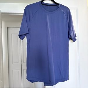 Men’s lululemon t-shirt